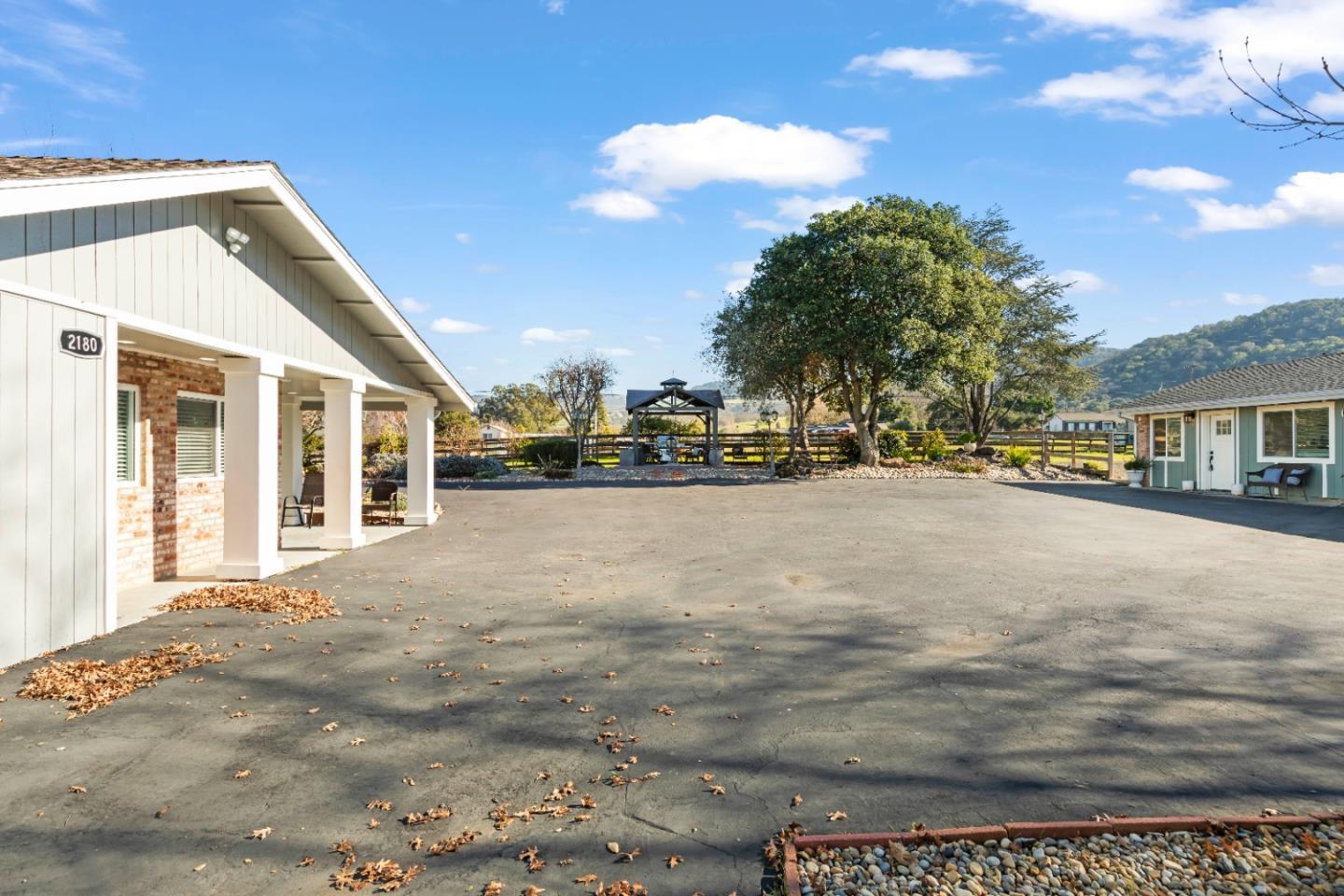 Detail Gallery Image 4 of 44 For 2180 Patton Ave, Napa,  CA 94559 - 4 Beds | 4 Baths