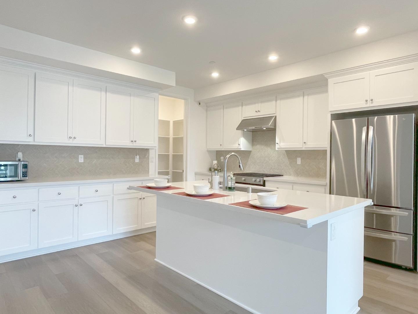 Detail Gallery Image 4 of 28 For 5422 Arnold Rd, Dublin,  CA 94568 - 4 Beds | 3 Baths