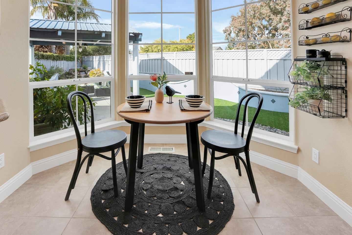 Detail Gallery Image 17 of 31 For 106 Santina Ct, Santa Cruz,  CA 95062 - 3 Beds | 2/1 Baths