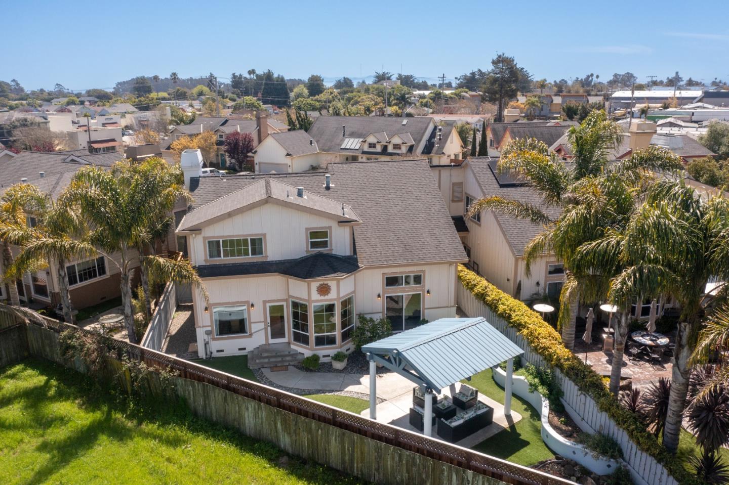 Detail Gallery Image 5 of 31 For 106 Santina Ct, Santa Cruz,  CA 95062 - 3 Beds | 2/1 Baths