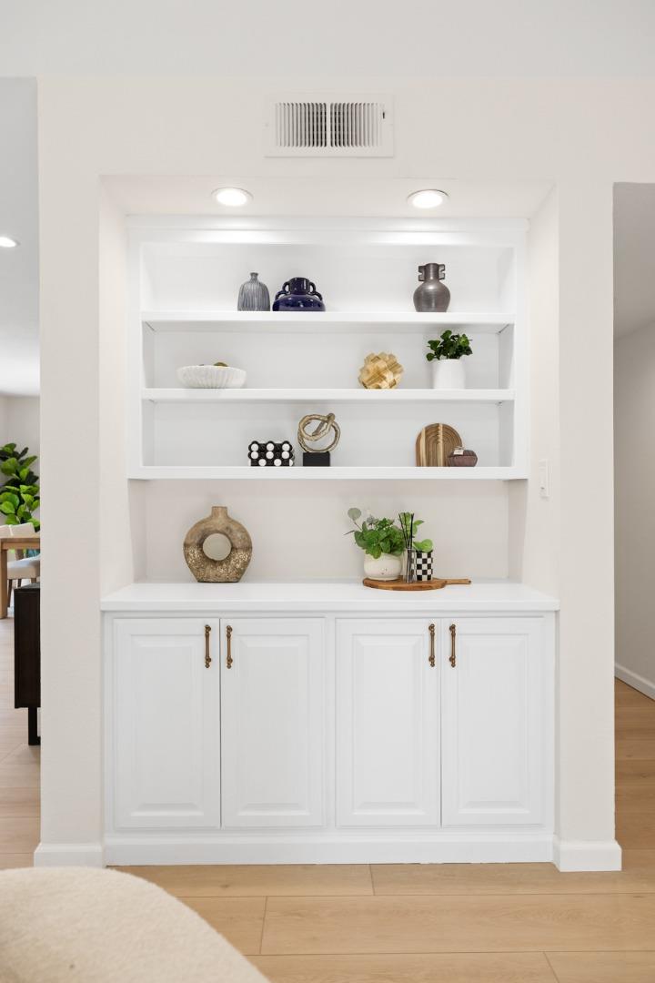 Detail Gallery Image 14 of 53 For 928 Knightsbridge Ln, Redwood City,  CA 94061 - 3 Beds | 2/1 Baths