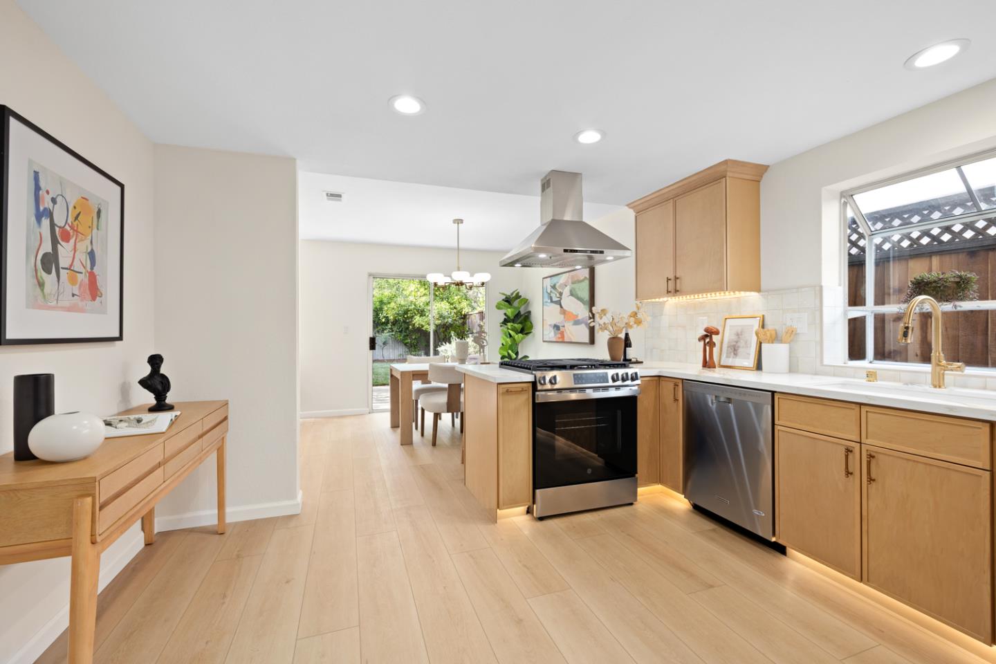 Detail Gallery Image 21 of 53 For 928 Knightsbridge Ln, Redwood City,  CA 94061 - 3 Beds | 2/1 Baths