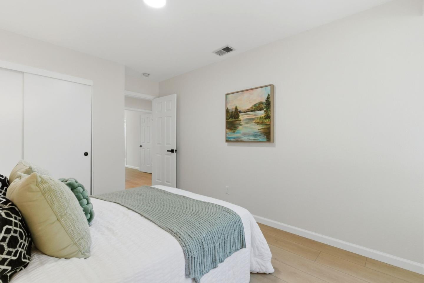 Detail Gallery Image 27 of 53 For 928 Knightsbridge Ln, Redwood City,  CA 94061 - 3 Beds | 2/1 Baths