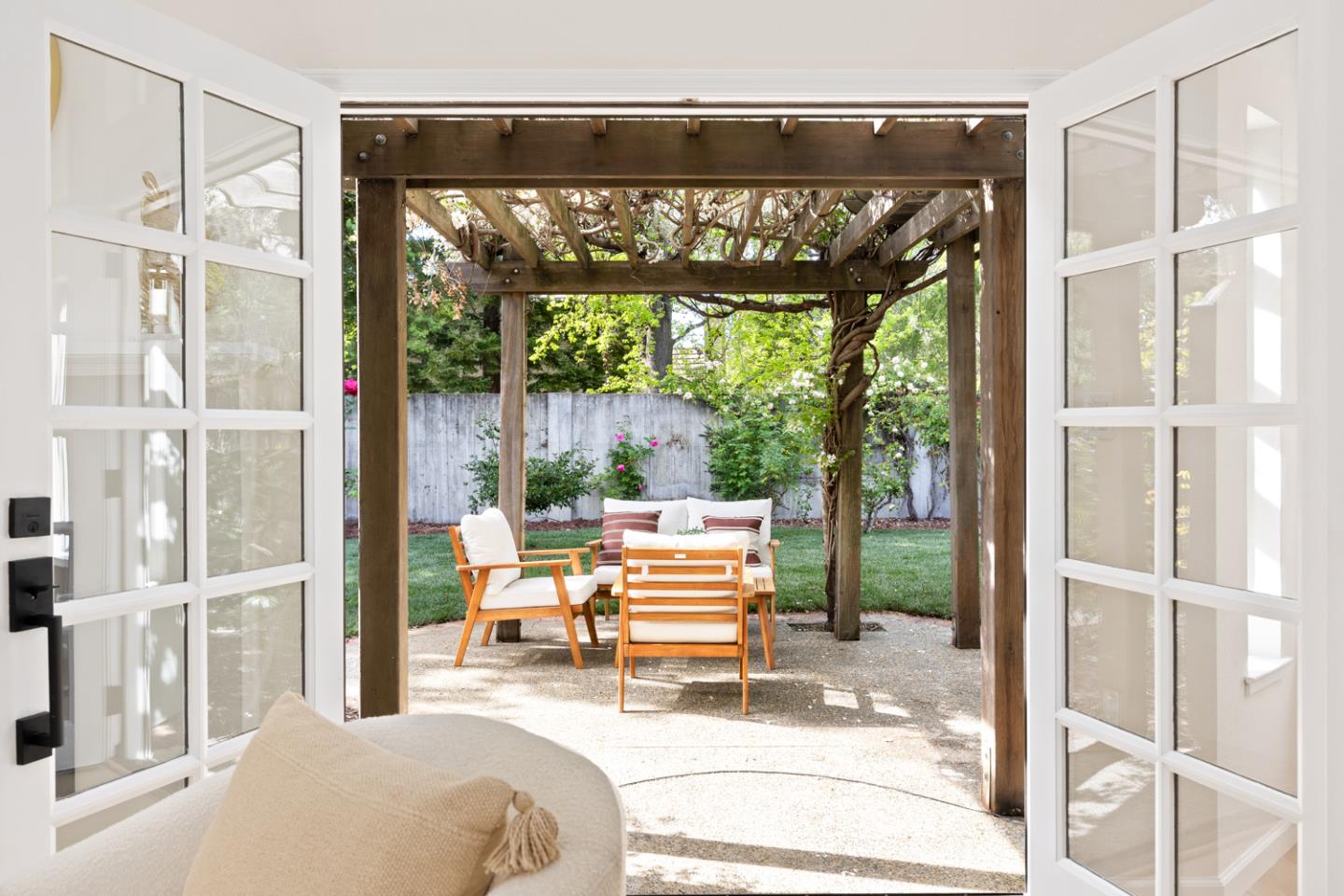 Detail Gallery Image 41 of 53 For 928 Knightsbridge Ln, Redwood City,  CA 94061 - 3 Beds | 2/1 Baths