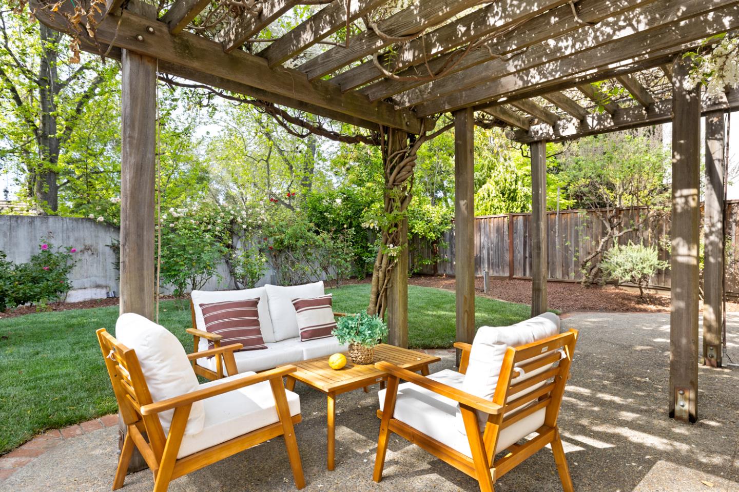 Detail Gallery Image 44 of 53 For 928 Knightsbridge Ln, Redwood City,  CA 94061 - 3 Beds | 2/1 Baths