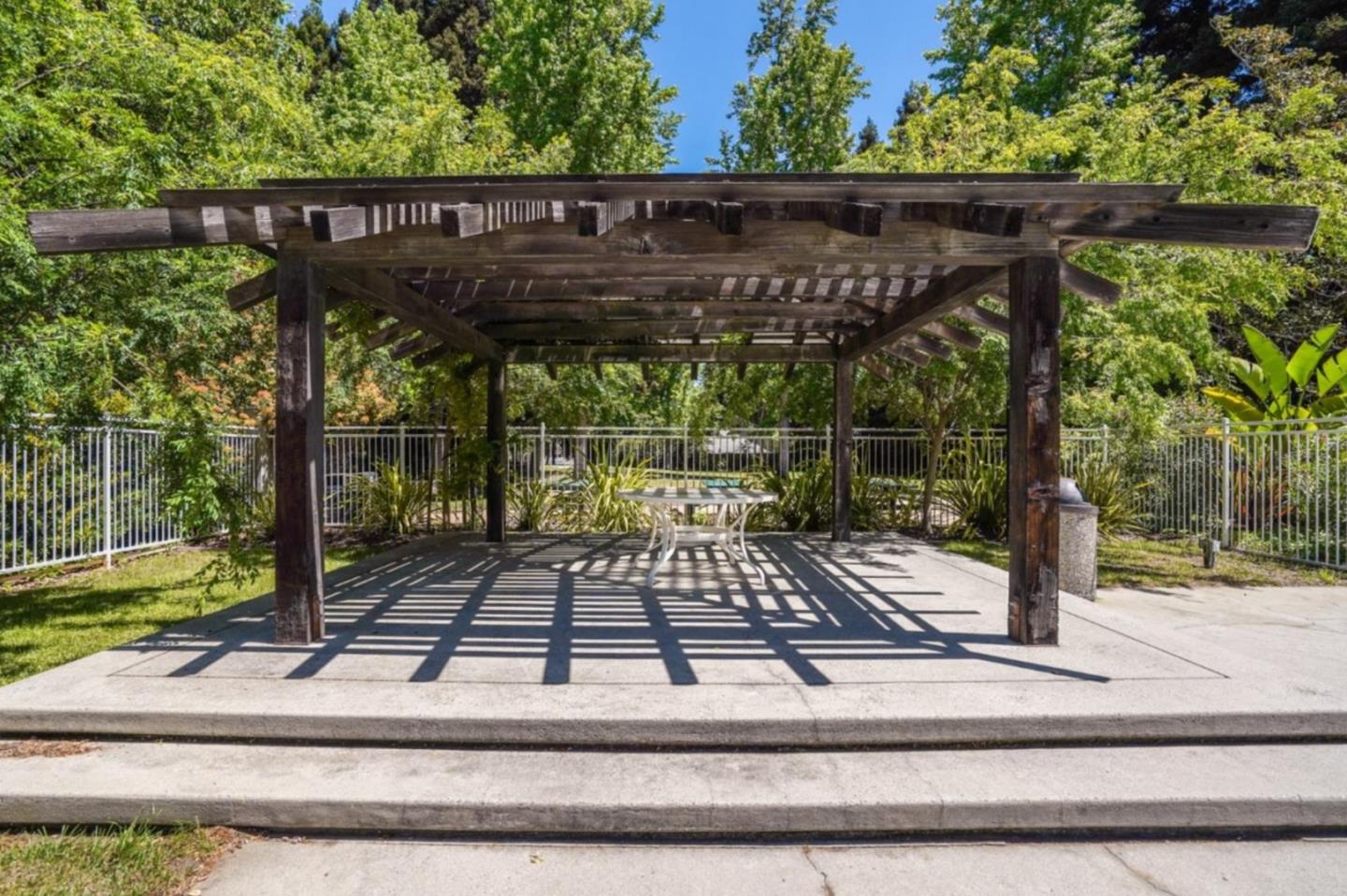 Detail Gallery Image 50 of 53 For 928 Knightsbridge Ln, Redwood City,  CA 94061 - 3 Beds | 2/1 Baths