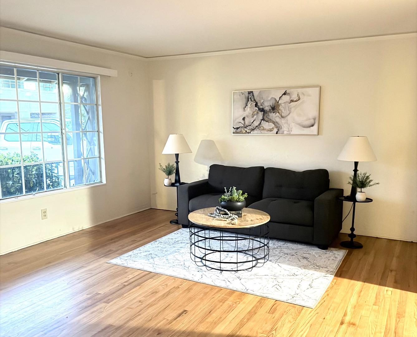 Detail Gallery Image 2 of 6 For 440 W 7th St, Gilroy,  CA 95020 - 3 Beds | 2 Baths