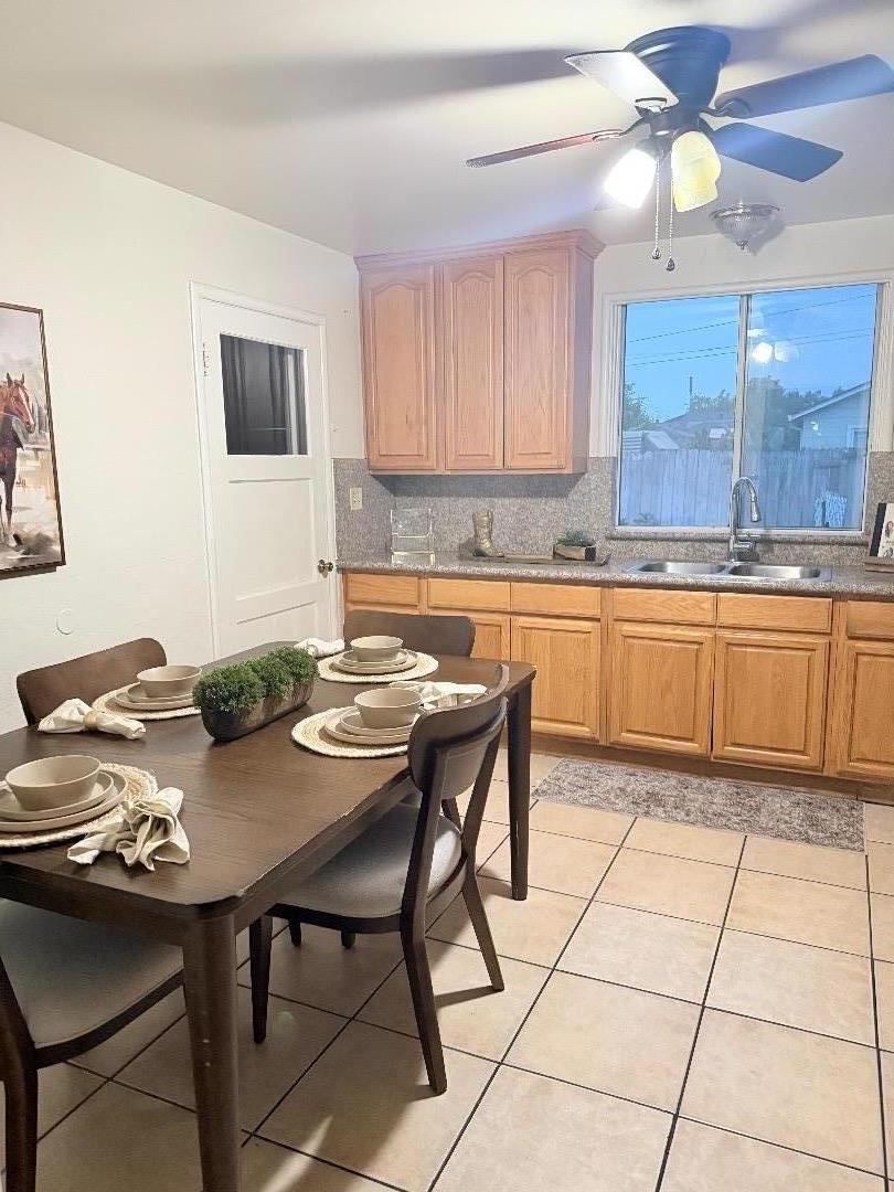 Detail Gallery Image 3 of 6 For 440 W 7th St, Gilroy,  CA 95020 - 3 Beds | 2 Baths