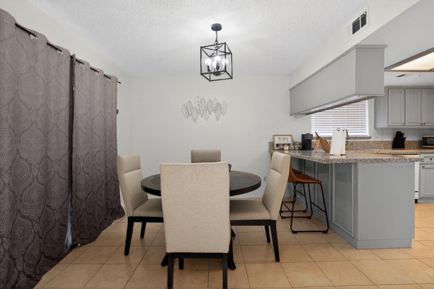 Detail Gallery Image 10 of 15 For 4505 Gardenwood Ln, Bakersfield,  CA 93309 - 3 Beds | 2/1 Baths