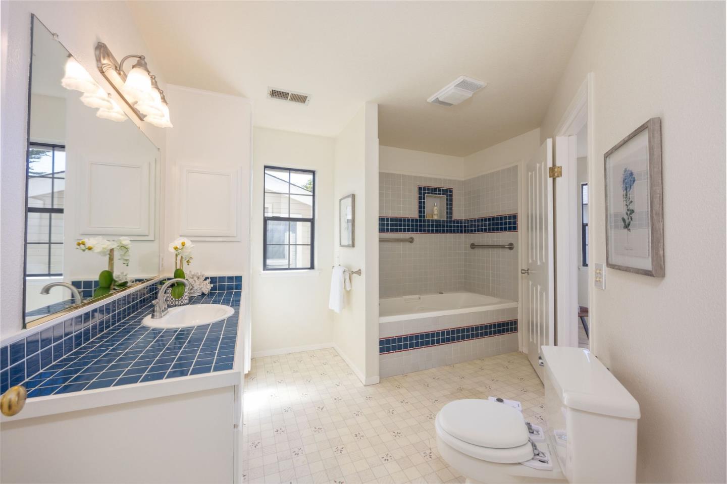 Detail Gallery Image 14 of 39 For 515 Sonora Ave, El Granada,  CA 94018 - 5 Beds | 3 Baths