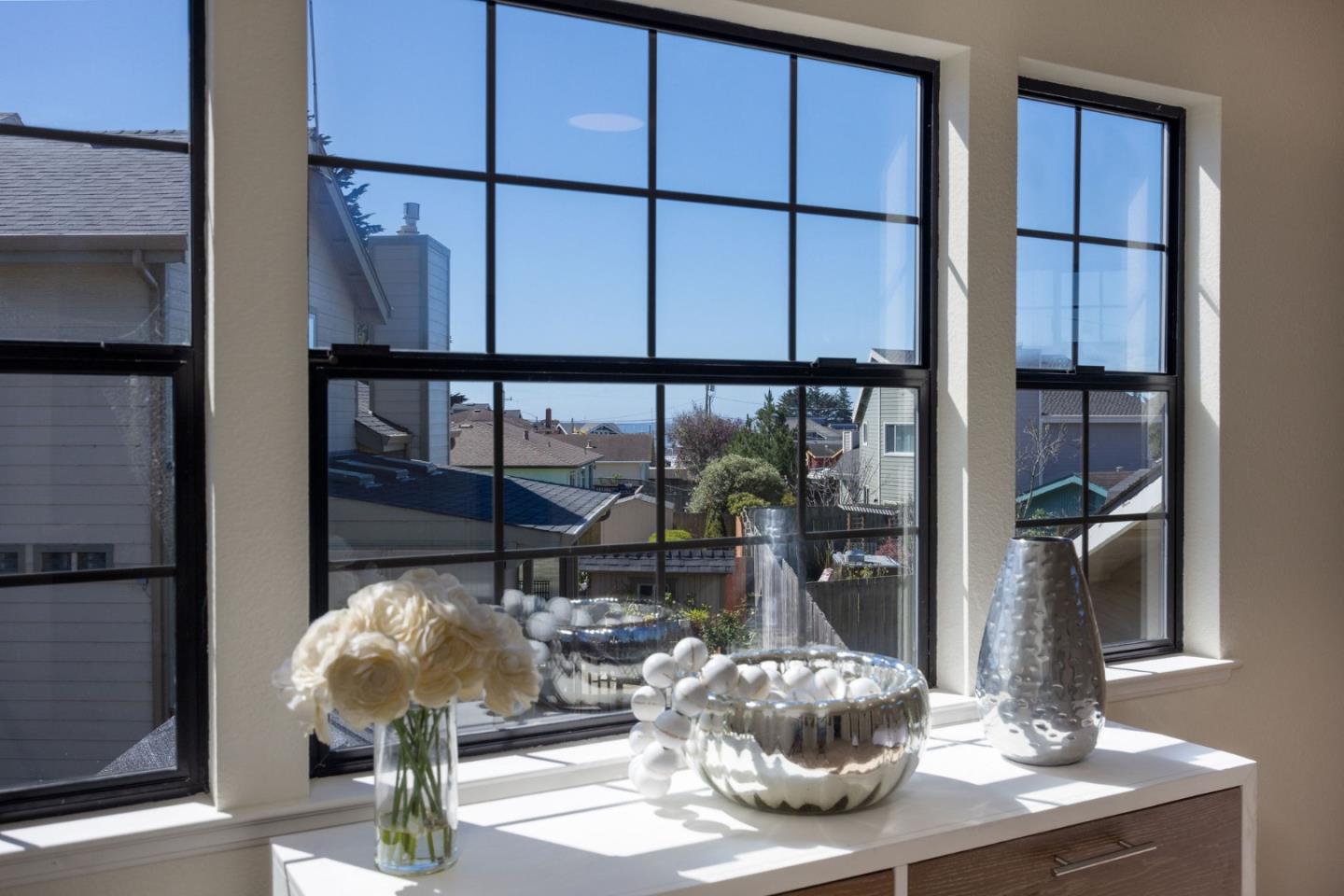 Detail Gallery Image 17 of 39 For 515 Sonora Ave, El Granada,  CA 94018 - 5 Beds | 3 Baths