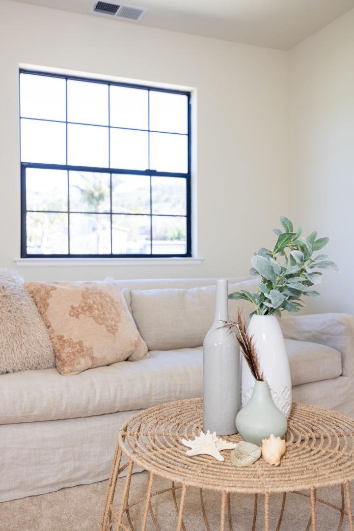 Detail Gallery Image 22 of 39 For 515 Sonora Ave, El Granada,  CA 94018 - 5 Beds | 3 Baths