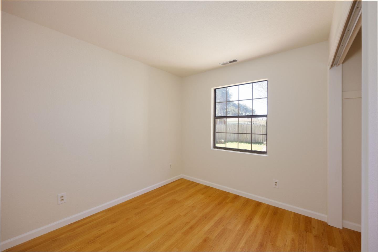 Detail Gallery Image 25 of 39 For 515 Sonora Ave, El Granada,  CA 94018 - 5 Beds | 3 Baths