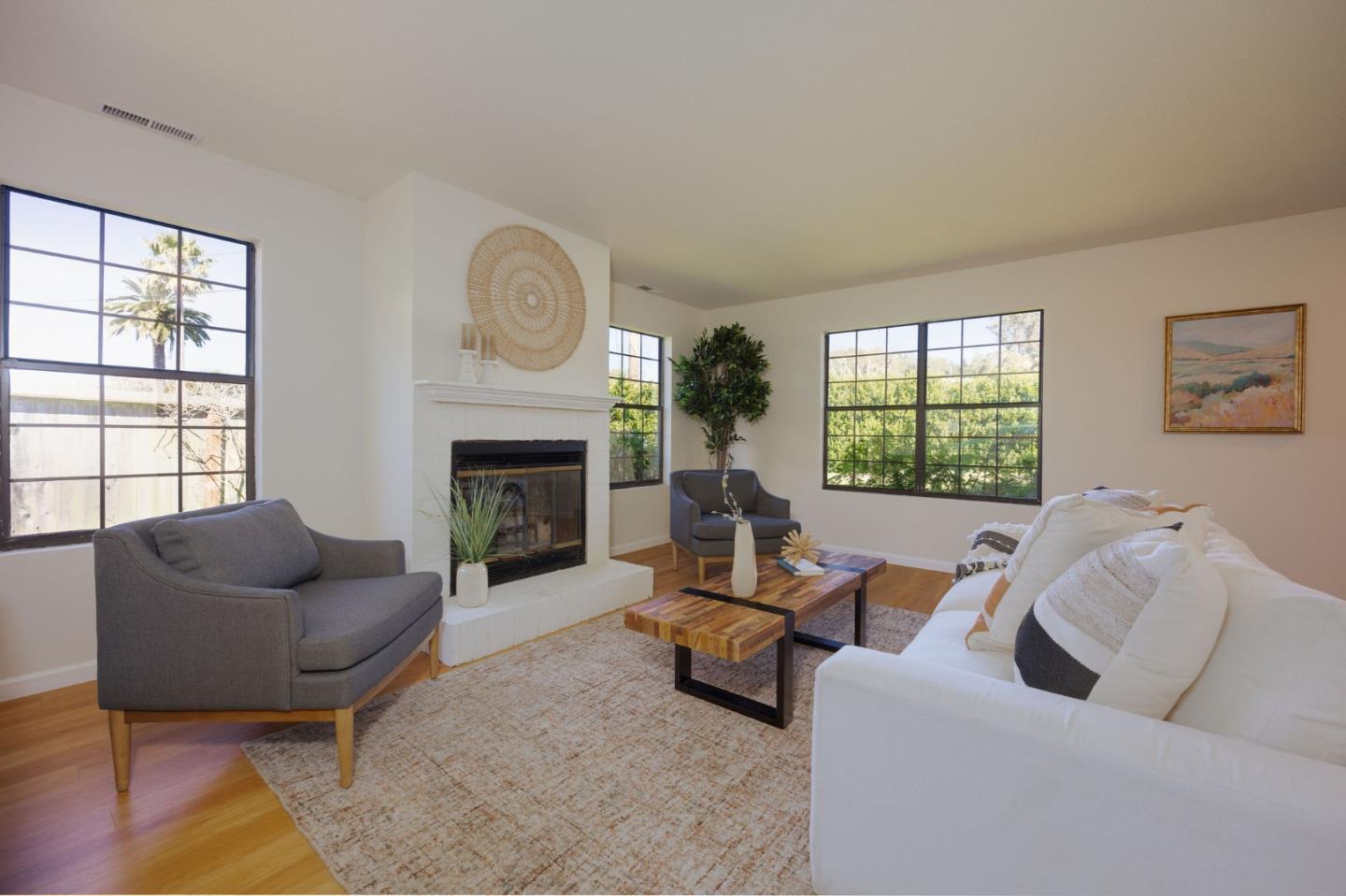 Detail Gallery Image 4 of 39 For 515 Sonora Ave, El Granada,  CA 94018 - 5 Beds | 3 Baths