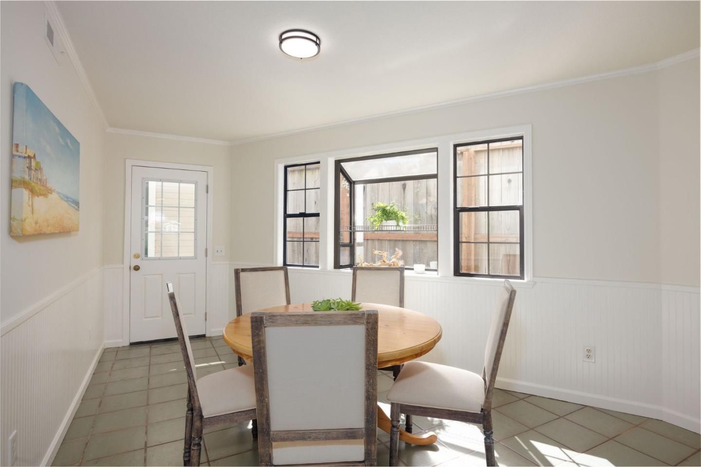 Detail Gallery Image 7 of 39 For 515 Sonora Ave, El Granada,  CA 94018 - 5 Beds | 3 Baths