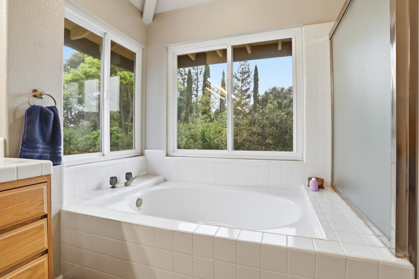 Detail Gallery Image 11 of 16 For 160 Zinfandel Cir, Scotts Valley,  CA 95066 - 5 Beds | 3 Baths