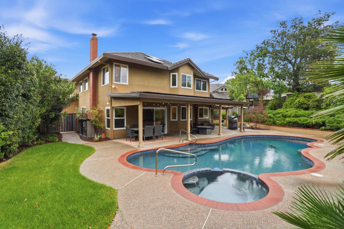 Detail Gallery Image 2 of 16 For 160 Zinfandel Cir, Scotts Valley,  CA 95066 - 5 Beds | 3 Baths