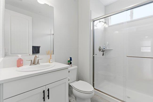 Detail Gallery Image 11 of 47 For 1096 Wildrose Dr, Hollister,  CA 95023 - 5 Beds | 4 Baths