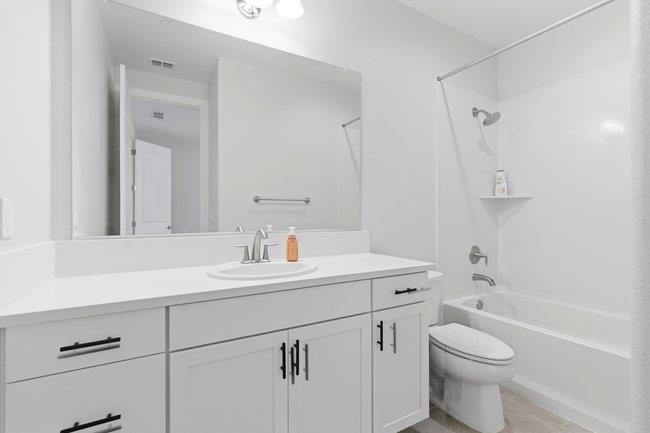 Detail Gallery Image 15 of 47 For 1096 Wildrose Dr, Hollister,  CA 95023 - 5 Beds | 4 Baths