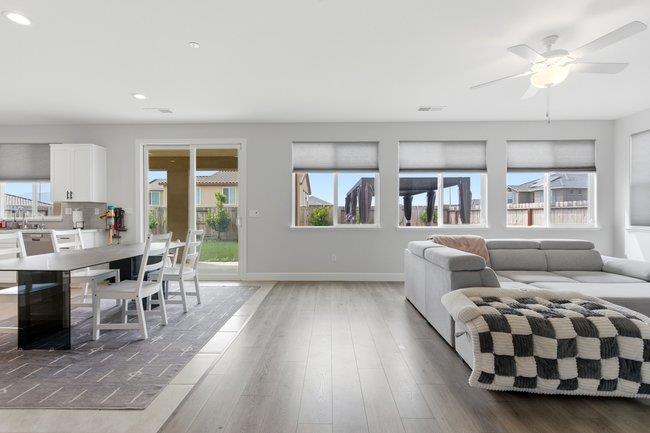 Detail Gallery Image 16 of 47 For 1096 Wildrose Dr, Hollister,  CA 95023 - 5 Beds | 4 Baths