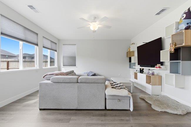 Detail Gallery Image 17 of 47 For 1096 Wildrose Dr, Hollister,  CA 95023 - 5 Beds | 4 Baths