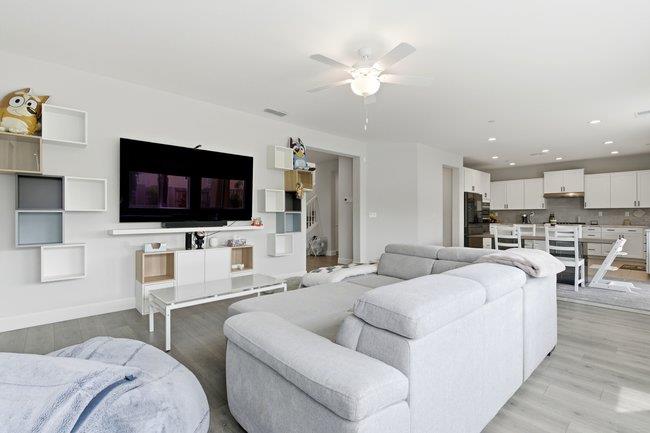 Detail Gallery Image 18 of 47 For 1096 Wildrose Dr, Hollister,  CA 95023 - 5 Beds | 4 Baths