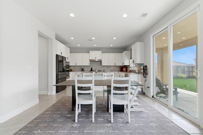 Detail Gallery Image 19 of 47 For 1096 Wildrose Dr, Hollister,  CA 95023 - 5 Beds | 4 Baths