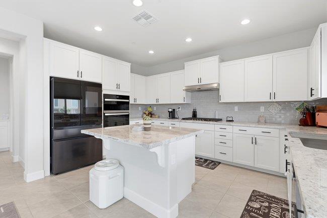 Detail Gallery Image 22 of 47 For 1096 Wildrose Dr, Hollister,  CA 95023 - 5 Beds | 4 Baths