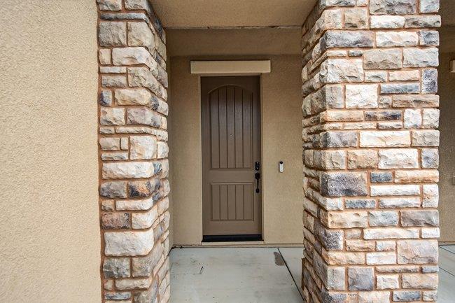 Detail Gallery Image 6 of 7 For 1096 Wildrose Dr, Hollister,  CA 95023 - 5 Beds | 4 Baths