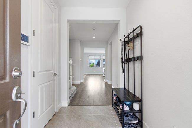 Detail Gallery Image 8 of 47 For 1096 Wildrose Dr, Hollister,  CA 95023 - 5 Beds | 4 Baths