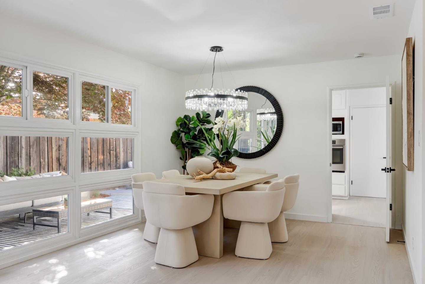 Detail Gallery Image 13 of 45 For 121 Lois Ln, Palo Alto,  CA 94303 - 3 Beds | 2 Baths