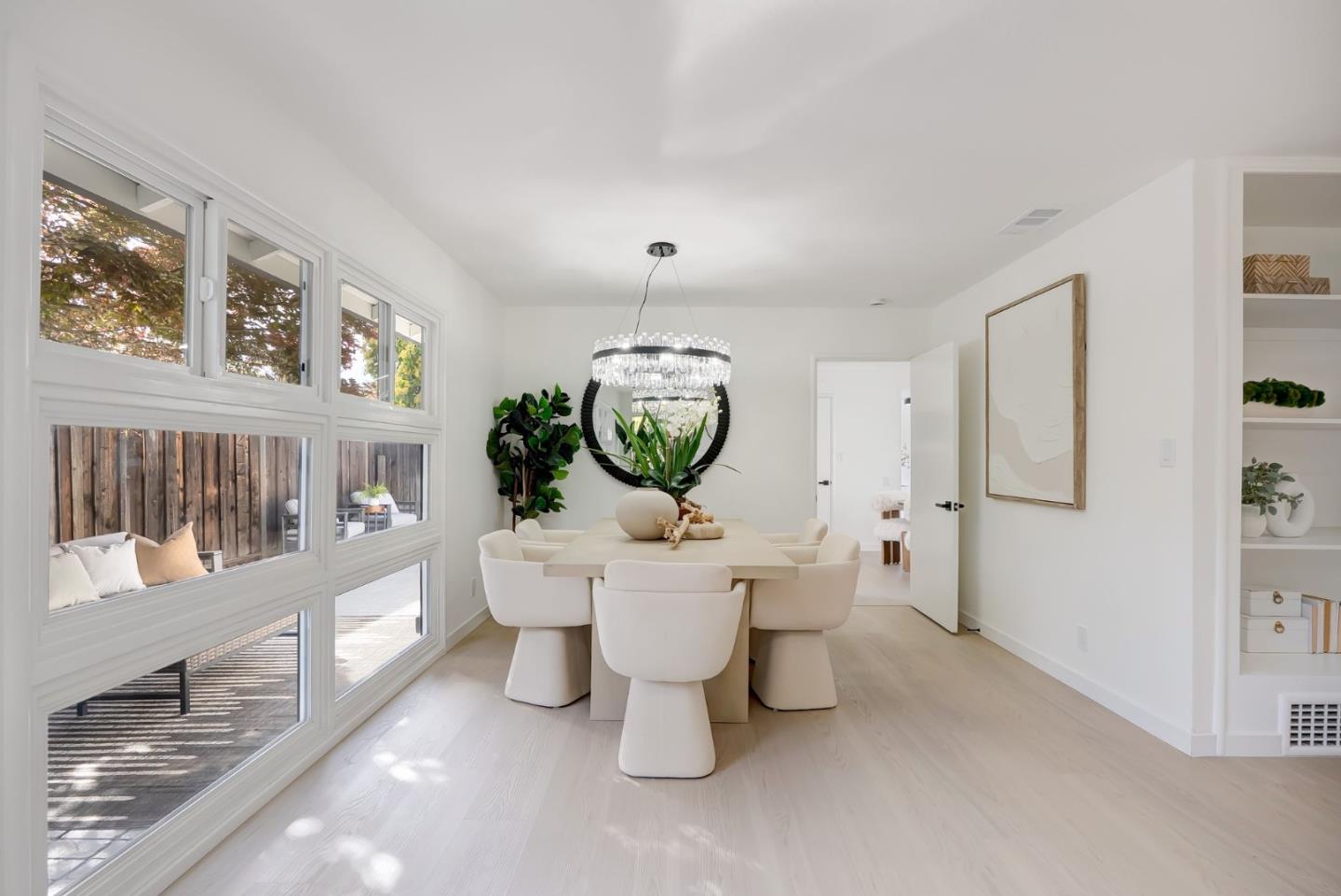 Detail Gallery Image 14 of 45 For 121 Lois Ln, Palo Alto,  CA 94303 - 3 Beds | 2 Baths