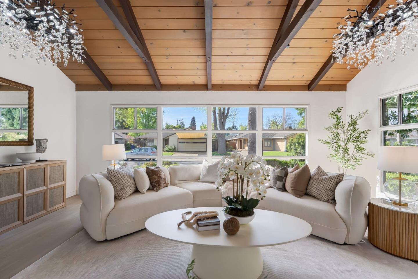 Detail Gallery Image 16 of 45 For 121 Lois Ln, Palo Alto,  CA 94303 - 3 Beds | 2 Baths