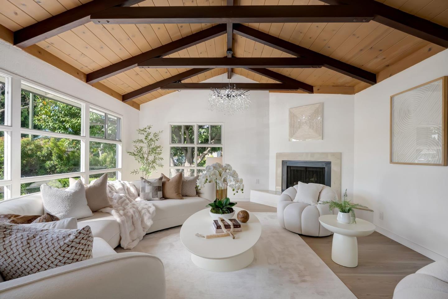 Detail Gallery Image 19 of 45 For 121 Lois Ln, Palo Alto,  CA 94303 - 3 Beds | 2 Baths