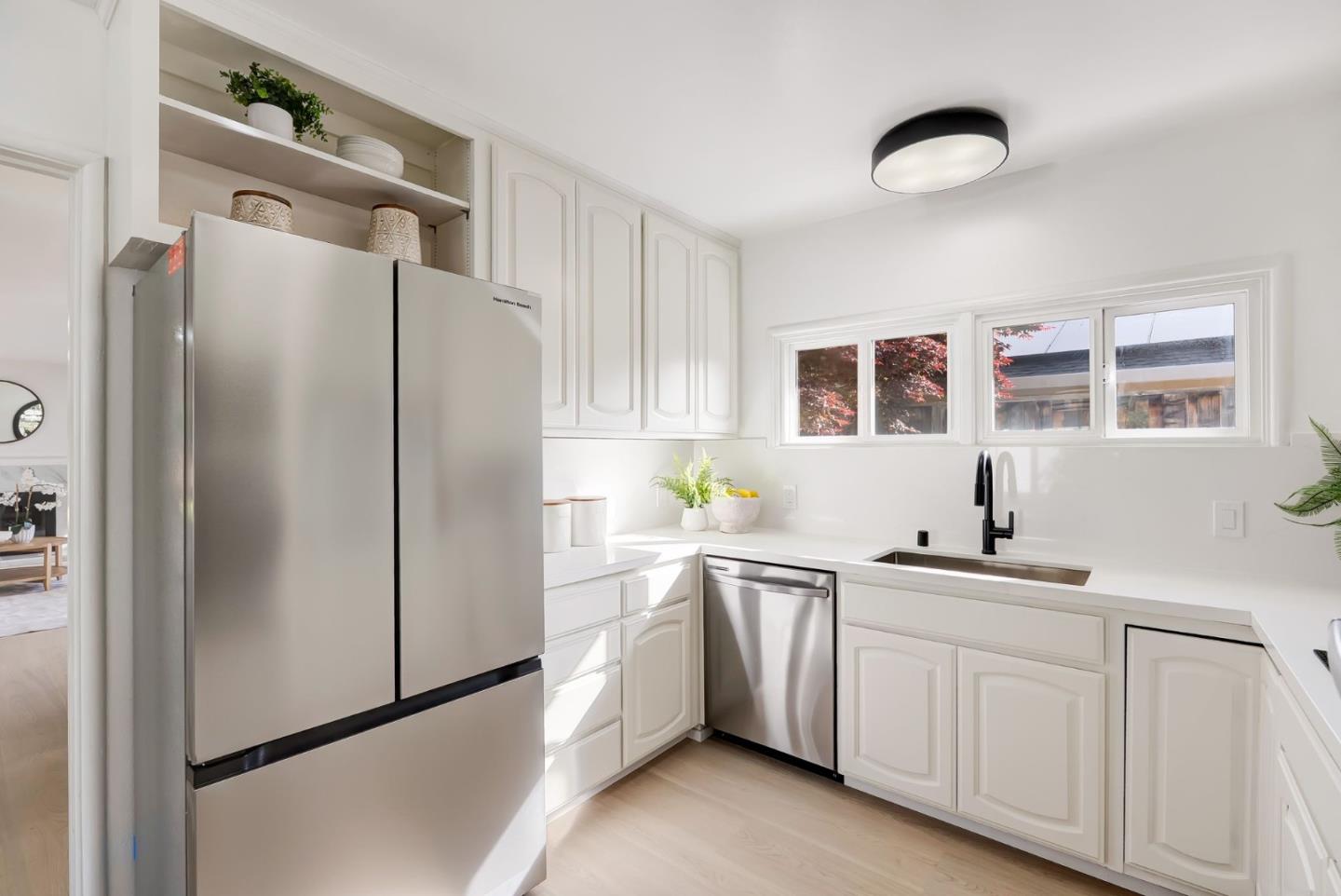 Detail Gallery Image 22 of 45 For 121 Lois Ln, Palo Alto,  CA 94303 - 3 Beds | 2 Baths