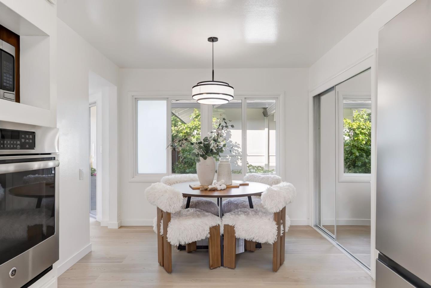 Detail Gallery Image 25 of 45 For 121 Lois Ln, Palo Alto,  CA 94303 - 3 Beds | 2 Baths