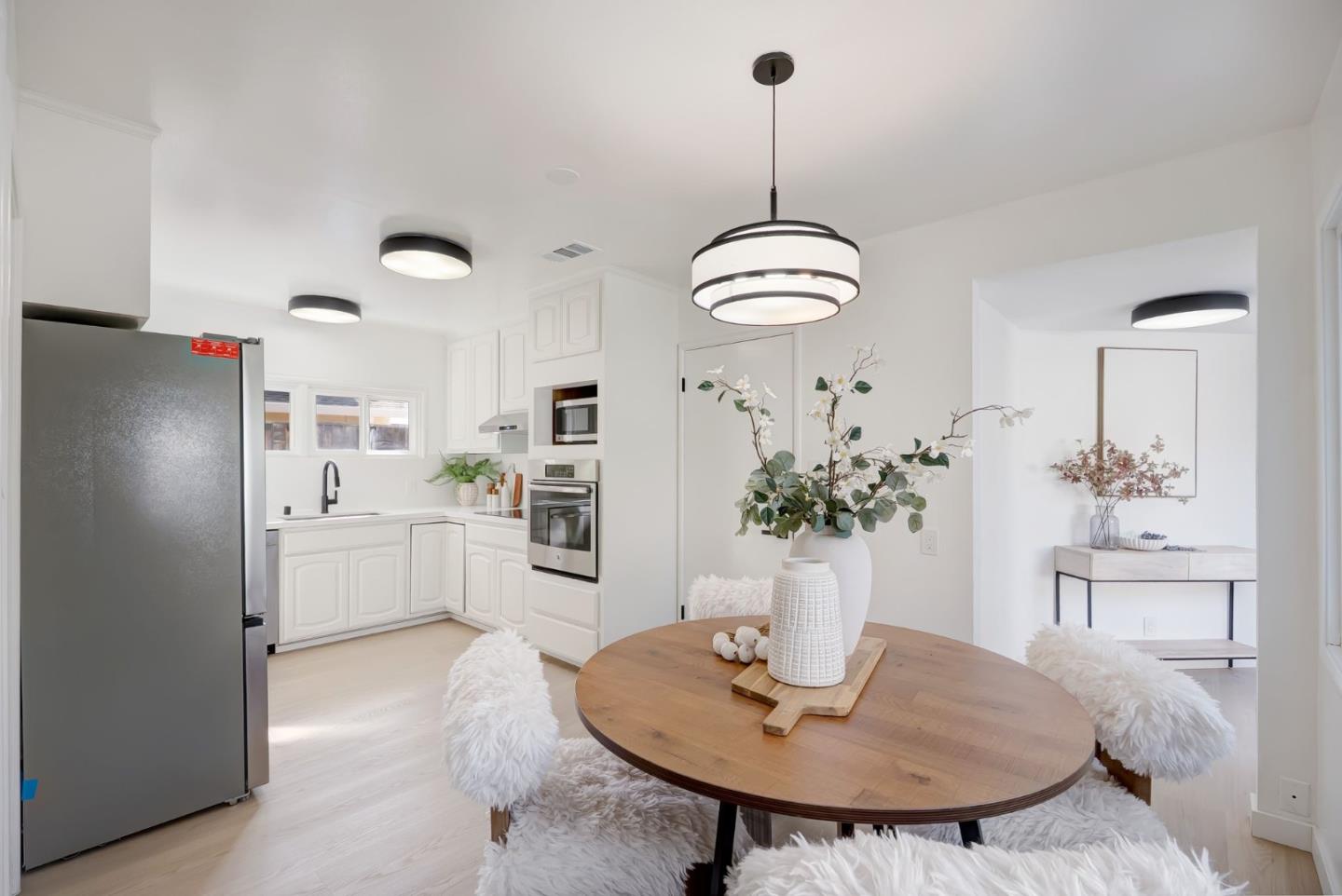 Detail Gallery Image 26 of 45 For 121 Lois Ln, Palo Alto,  CA 94303 - 3 Beds | 2 Baths