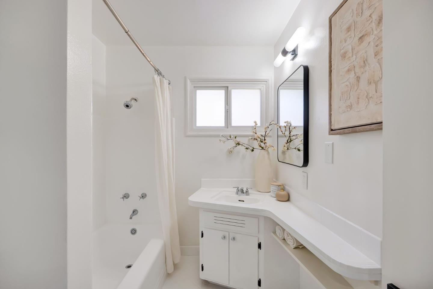 Detail Gallery Image 35 of 45 For 121 Lois Ln, Palo Alto,  CA 94303 - 3 Beds | 2 Baths