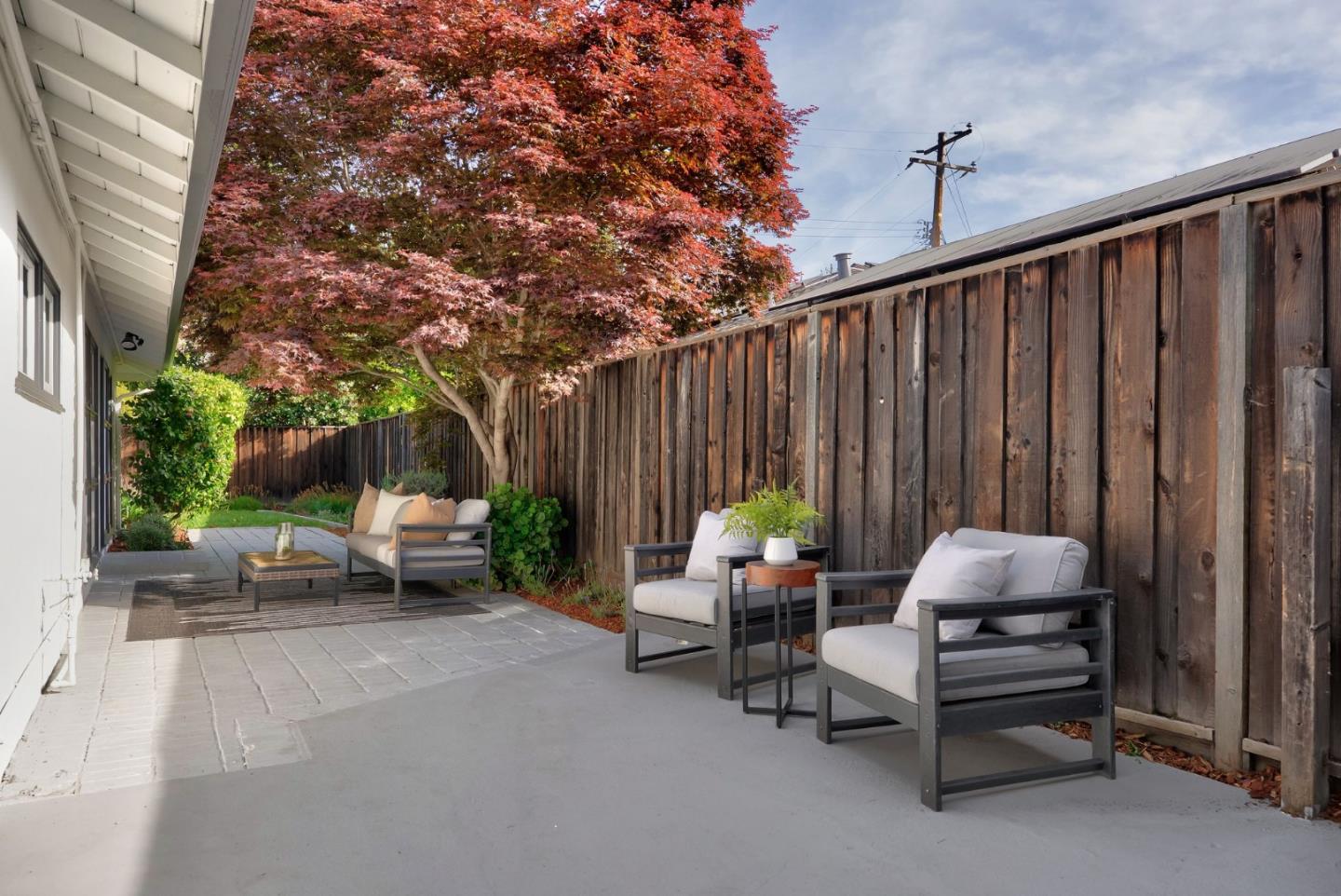 Detail Gallery Image 39 of 45 For 121 Lois Ln, Palo Alto,  CA 94303 - 3 Beds | 2 Baths