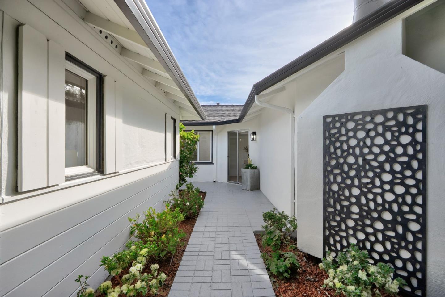 Detail Gallery Image 40 of 45 For 121 Lois Ln, Palo Alto,  CA 94303 - 3 Beds | 2 Baths