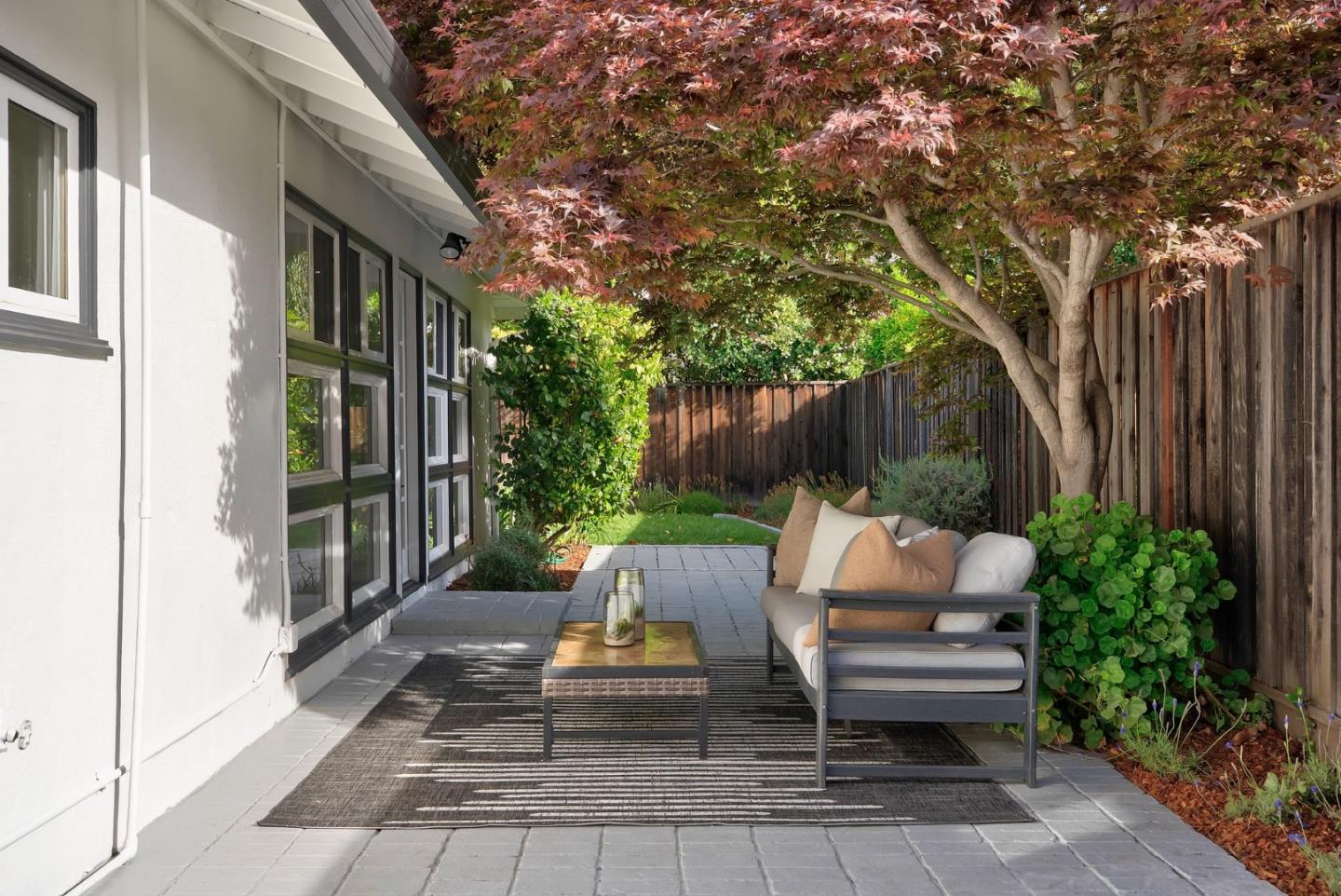 Detail Gallery Image 43 of 45 For 121 Lois Ln, Palo Alto,  CA 94303 - 3 Beds | 2 Baths