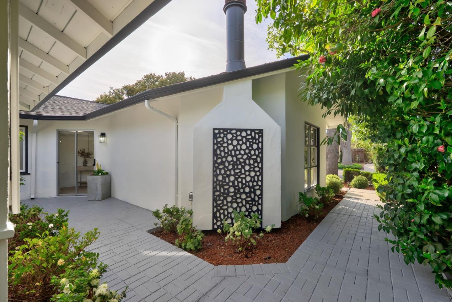 Detail Gallery Image 7 of 45 For 121 Lois Ln, Palo Alto,  CA 94303 - 3 Beds | 2 Baths