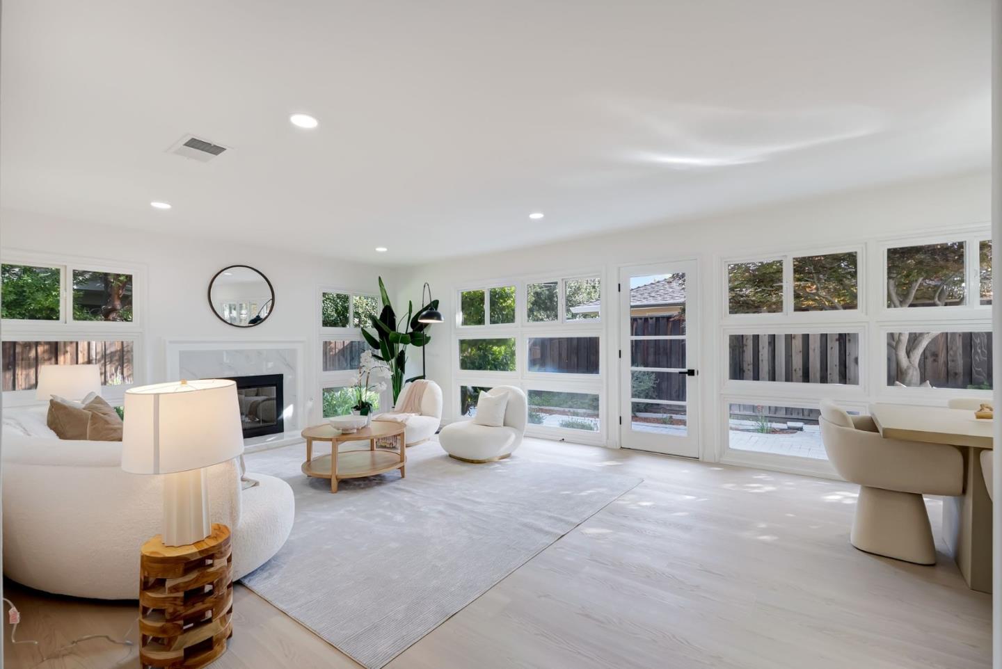 Detail Gallery Image 8 of 45 For 121 Lois Ln, Palo Alto,  CA 94303 - 3 Beds | 2 Baths