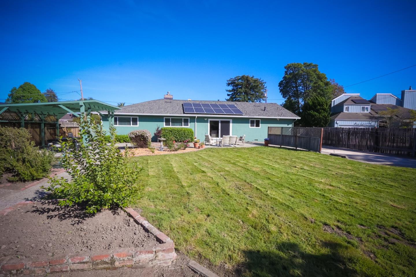 Detail Gallery Image 14 of 29 For 107 Linden St, Santa Cruz,  CA 95062 - 3 Beds | 2 Baths