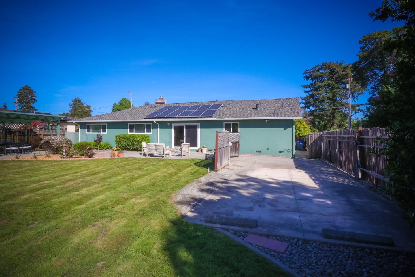 Detail Gallery Image 15 of 29 For 107 Linden St, Santa Cruz,  CA 95062 - 3 Beds | 2 Baths