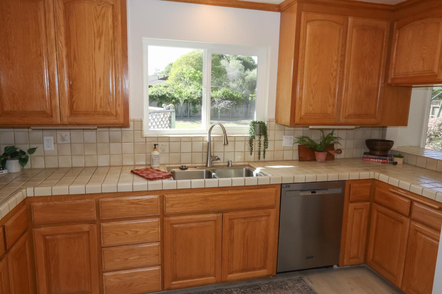 Detail Gallery Image 7 of 29 For 107 Linden St, Santa Cruz,  CA 95062 - 3 Beds | 2 Baths