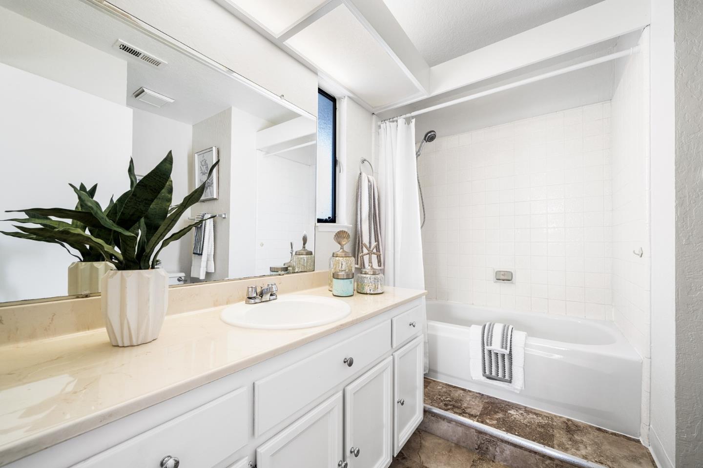 Photo #5: ML82040795 Listing: Photo #5