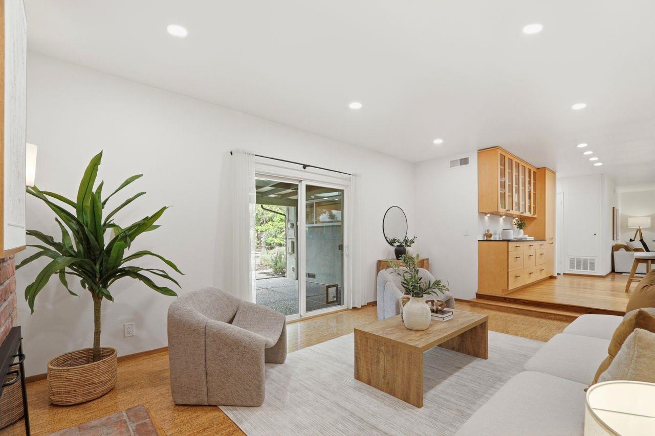 Detail Gallery Image 11 of 54 For 939 Poplar Ave, Sunnyvale,  CA 94086 - 3 Beds | 2 Baths