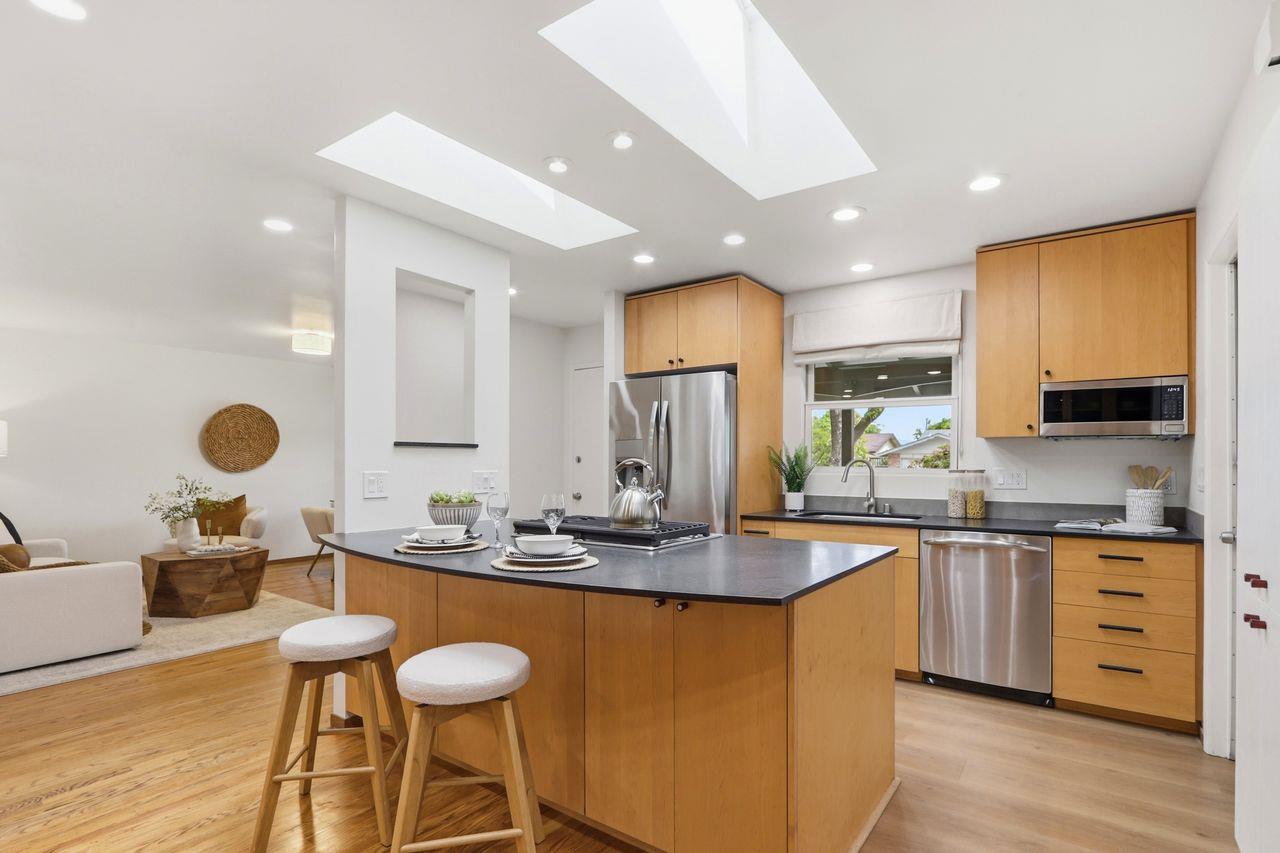 Detail Gallery Image 20 of 54 For 939 Poplar Ave, Sunnyvale,  CA 94086 - 3 Beds | 2 Baths