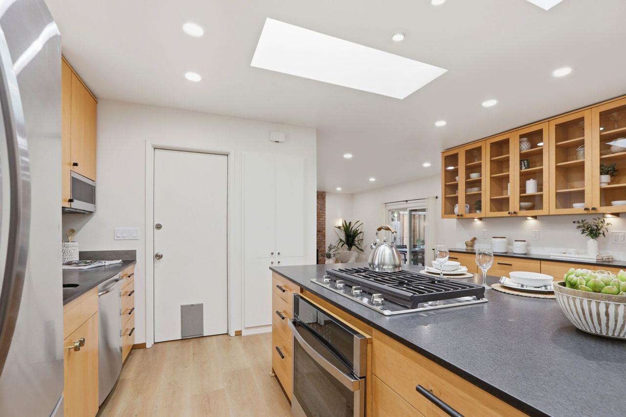 Detail Gallery Image 23 of 54 For 939 Poplar Ave, Sunnyvale,  CA 94086 - 3 Beds | 2 Baths